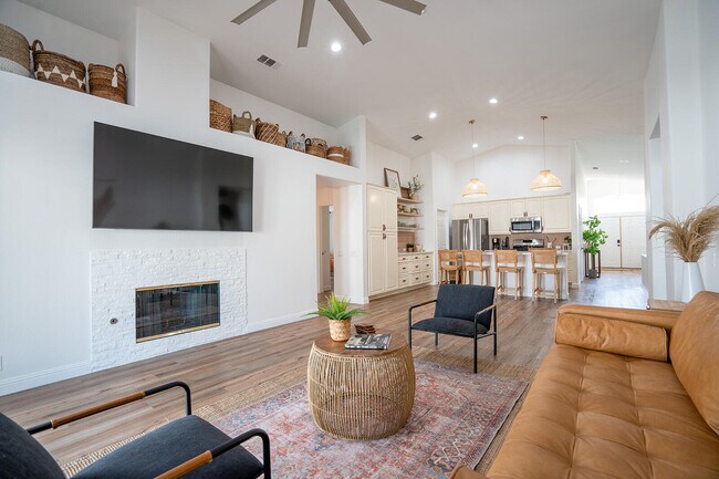 Building Photo - 45150 Birchcrest Cir
