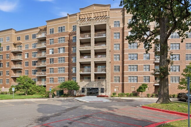 Building Photo - 125 Lakeview Dr
