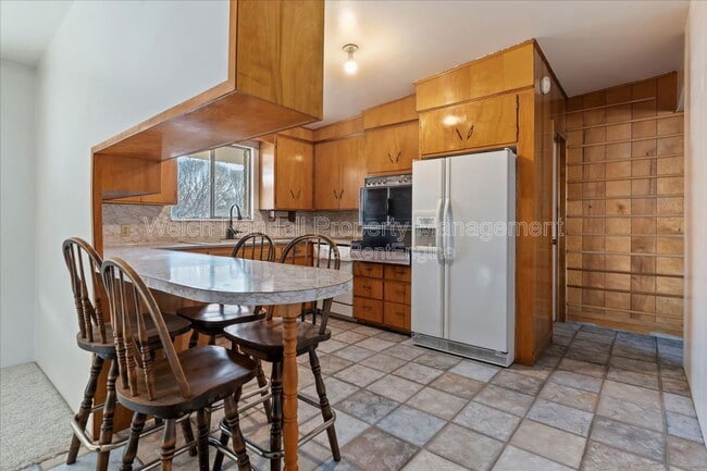 Building Photo - 506 N Geneva Rd