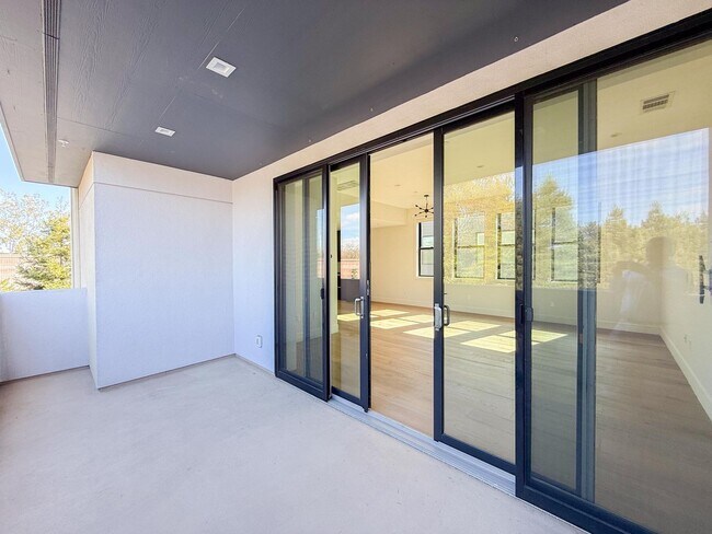 Building Photo - Newer Modern Single Family Home With Cupertino Schools