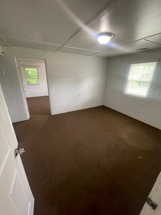 Building Photo - Duplex for rent! 2Bd 1Ba!
