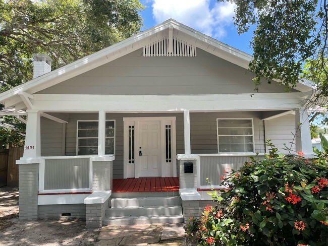 Primary Photo - JUST REDUCED- Adorable 3/2 Bungalow Availa...