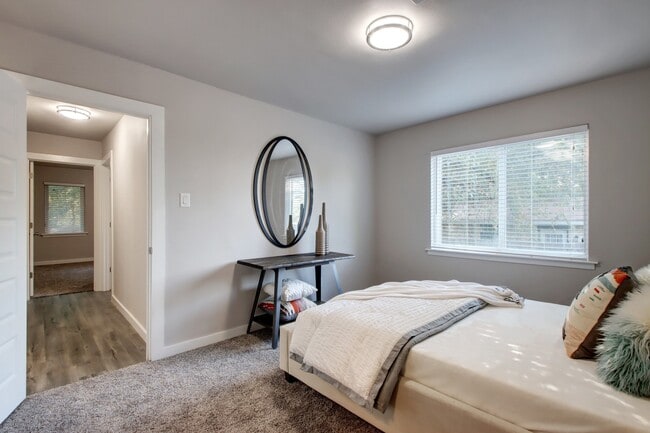 Building Photo - 3208 Northeast Dr