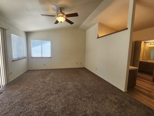 Building Photo - 1007 Shadow Ln