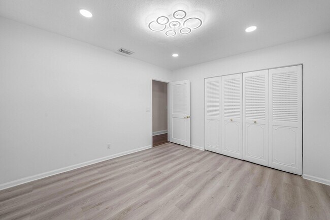 Building Photo - 2303 Lowson Blvd