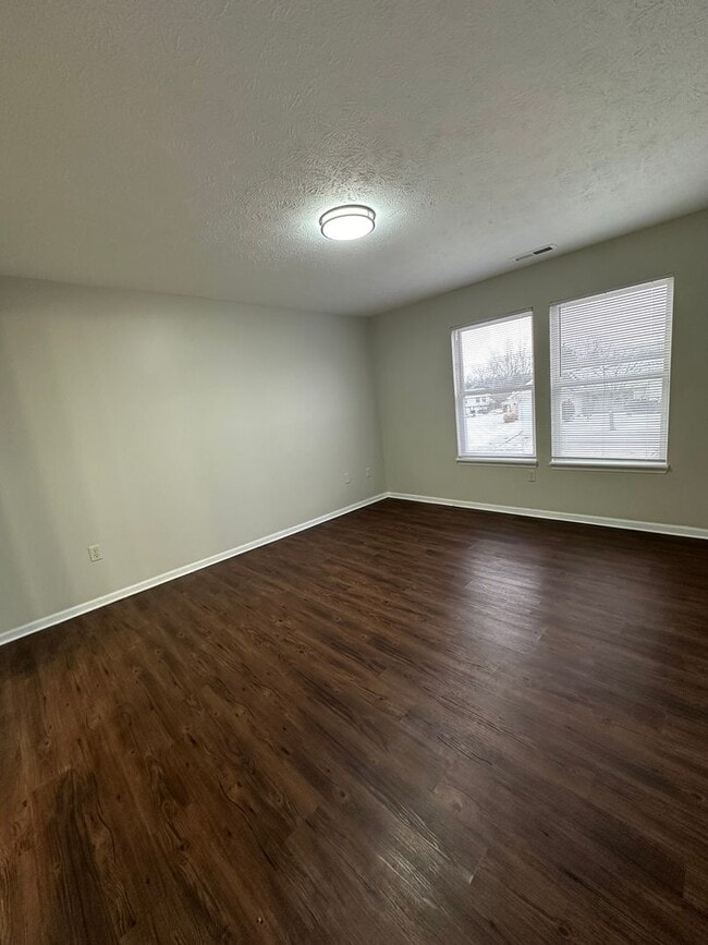 Building Photo - 3611-3613 E Thornhill-ROLLEY