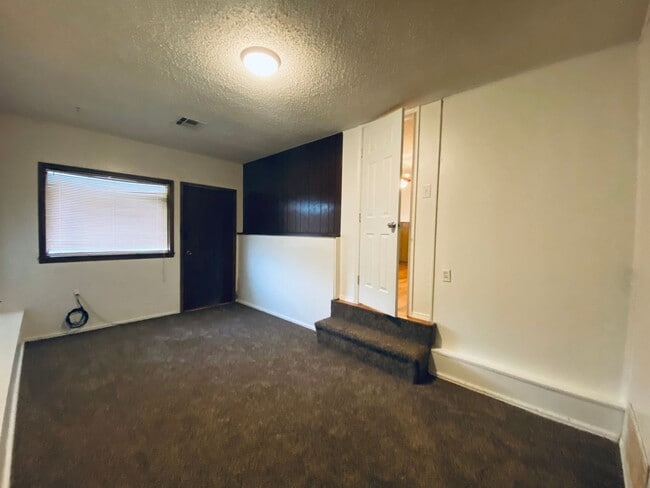 Building Photo - Charming 3-Bedroom Home for Rent in Centra...