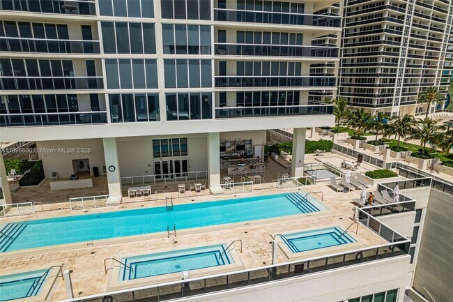 Building Photo - 1830 S Ocean Dr