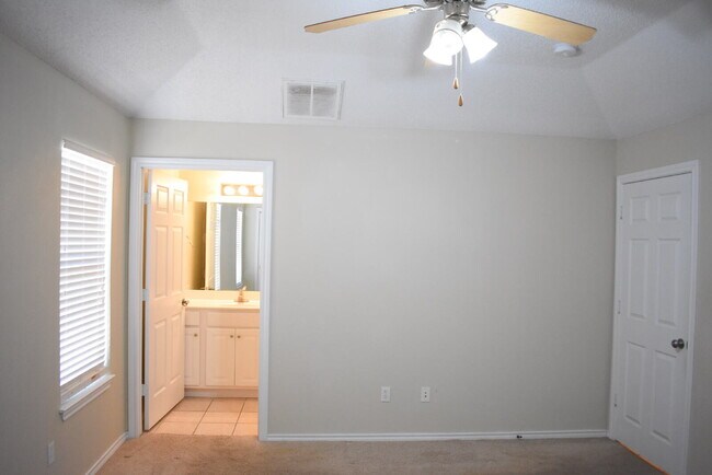 Building Photo - Beautiful duplex in Cooper School District!