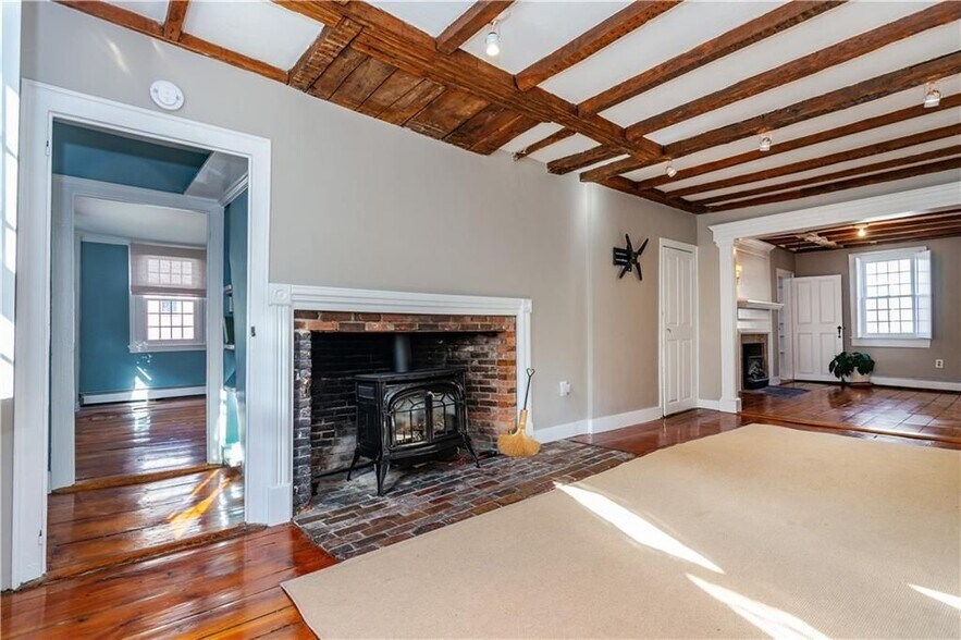 Building Photo - 19 King St