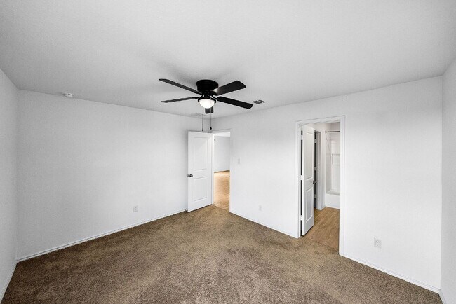 Building Photo - Up to 1 Month of FREE RENT!!!