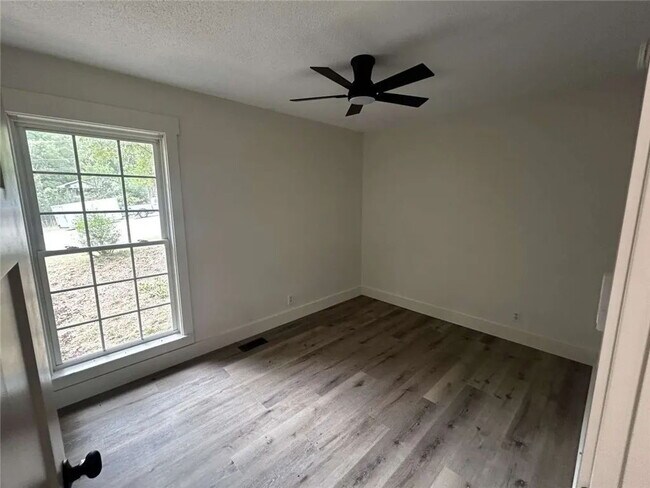 Building Photo - Remodeled 3 Bedroom Home in Walhalla