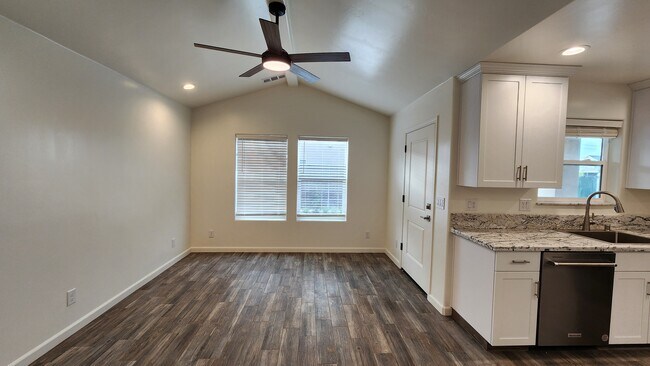 Building Photo - 1659 Bullard Ave.