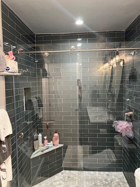 Upstair Master Bathroom - 3847 Vineyard Ave