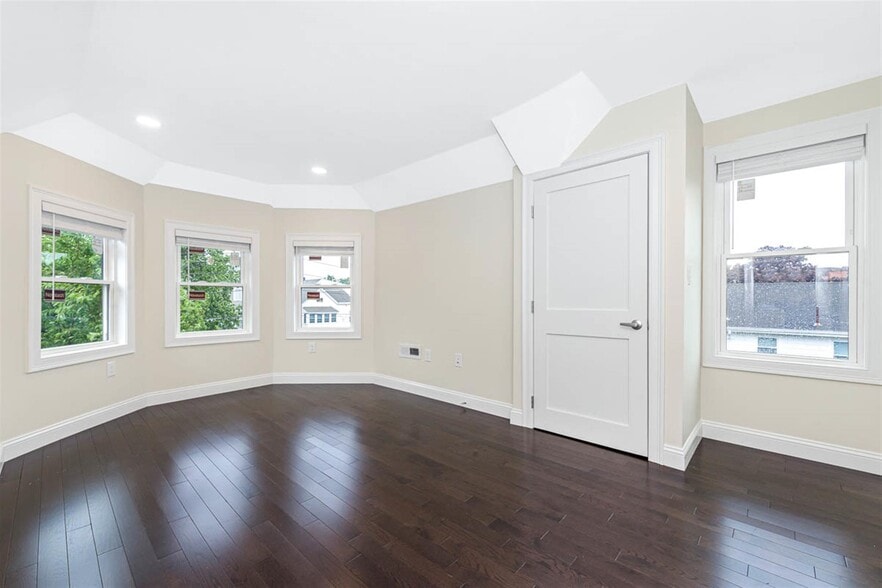 Building Photo - 75 Winchester St