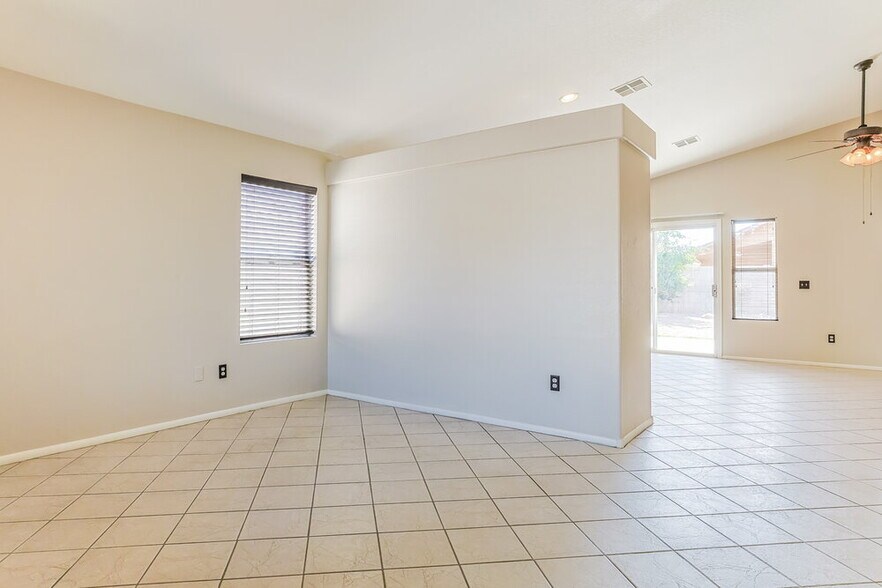 Building Photo - 2317 E Flintlock Pl