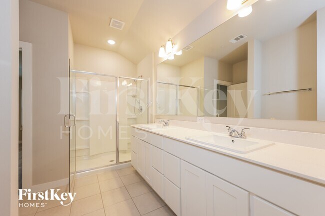 Building Photo - 625 Sophia Wy