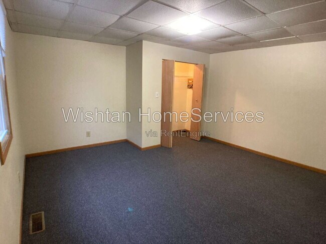 Building Photo - 308 W Adams Rd