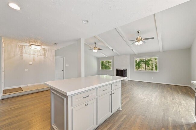 Building Photo - 4511 Ravine Dr