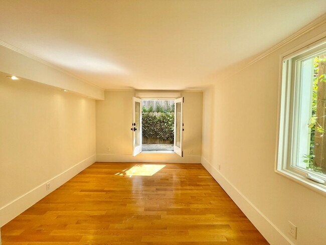 Building Photo - Castro/ Eureka Valley Full Floor Remodeled Victorian Condo in a Garden Setting - PROGRESSIVE