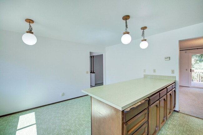 Building Photo - 5Bd/3Ba Edmonds House