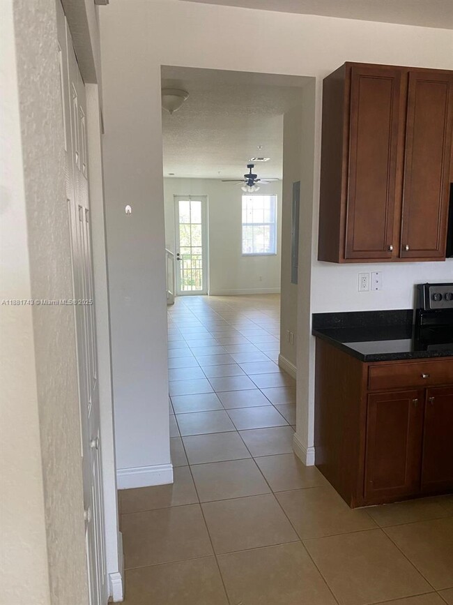 Building Photo - 948 SW 147th Ave