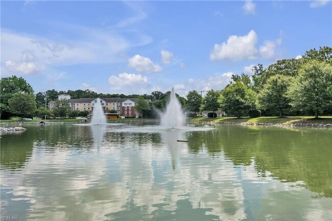 Building Photo - 4BD/3.5BA Gorgeous End Unit Townhouse with...