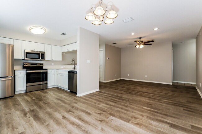 Building Photo - 9804 N Connechusett Rd