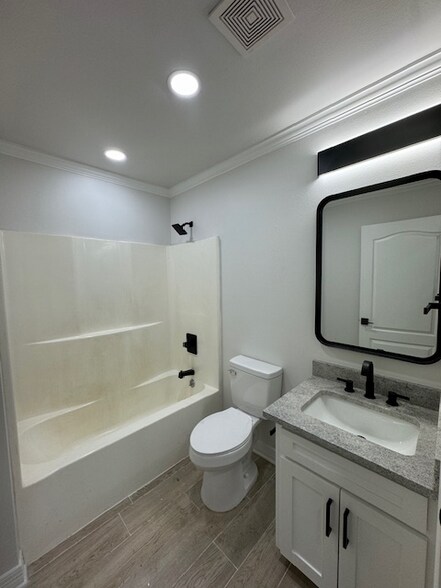 Building Photo - 9411 Crooked Creek Dr