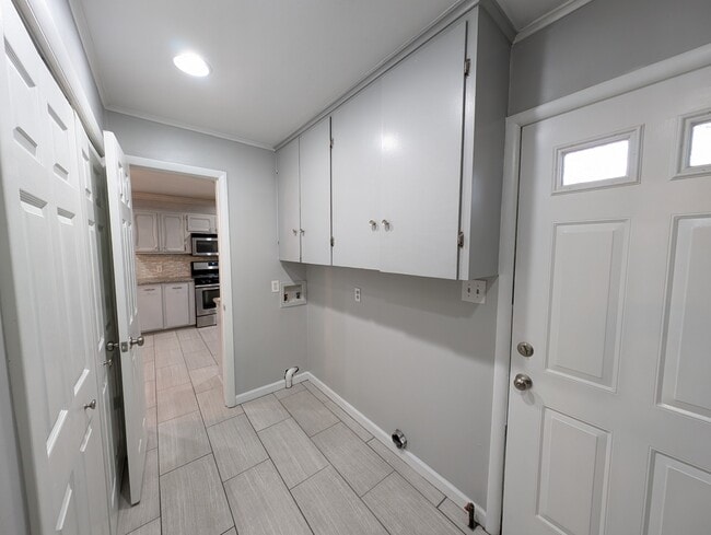 Building Photo - 1135 E 49th St