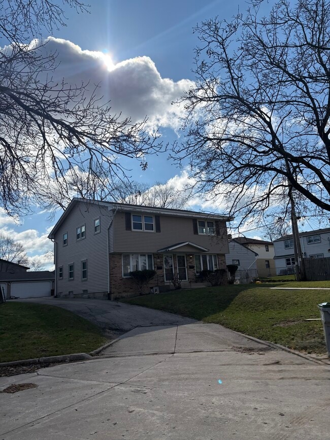 Building Photo - 5124 N 106th St