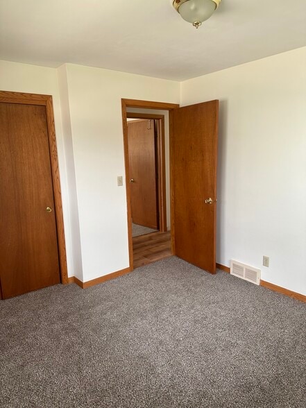 Building Photo - 906 S Christine St