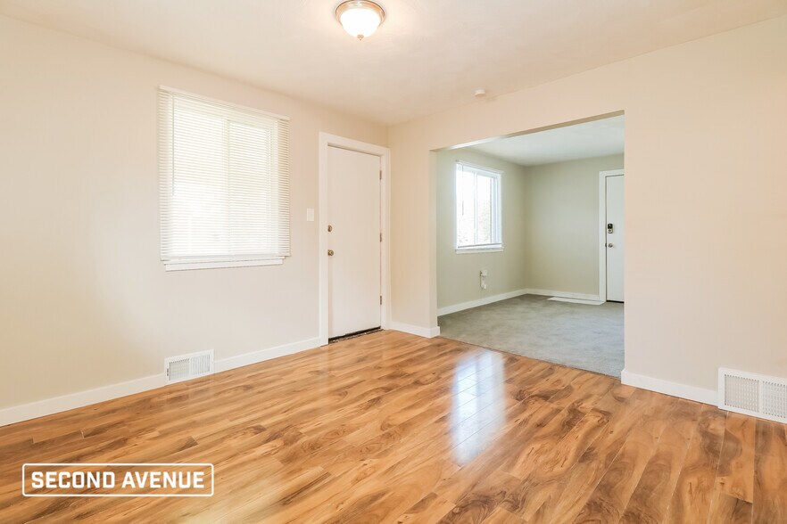 Building Photo - 701 Crestview Dr