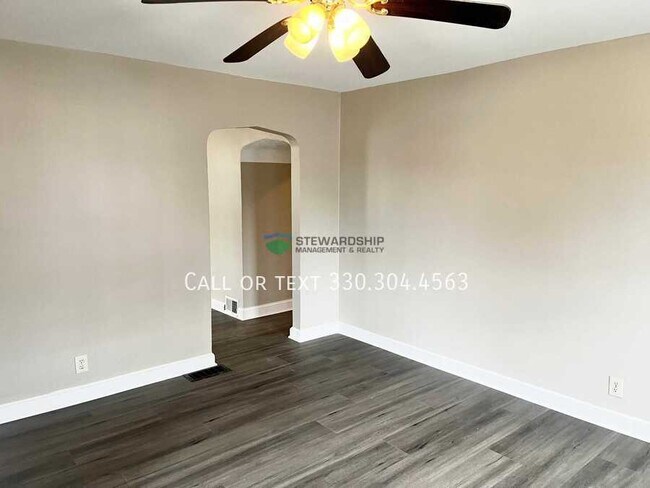 Building Photo - 133 Catherine St