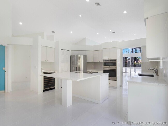 Building Photo - 5279 Brookview Dr