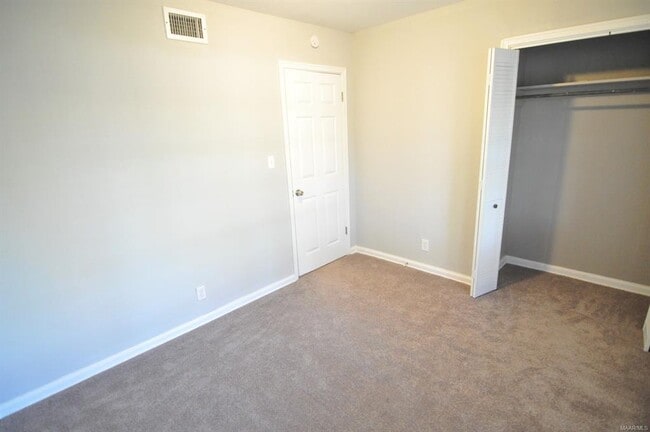 Building Photo - 2720 Green Oaks Dr