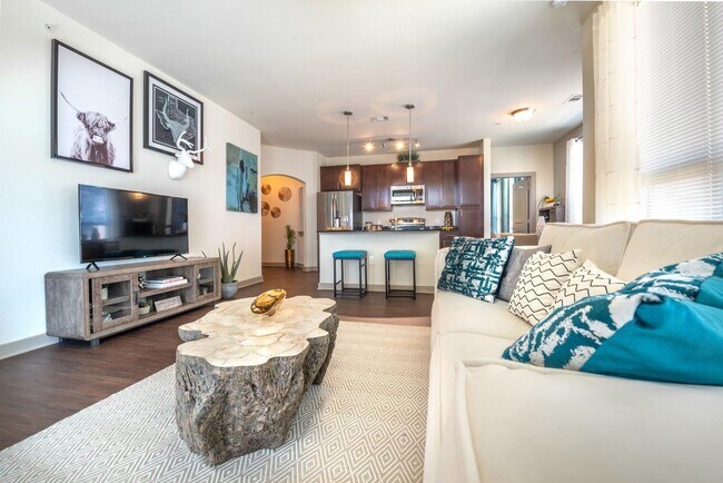 Building Photo - More Space, More Savings – Up to 6 Weeks F...