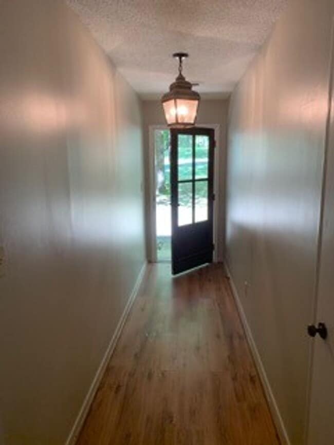 Building Photo - Britton Dr. - 4 Bedroom / 2 Bath House with Large Yard!!