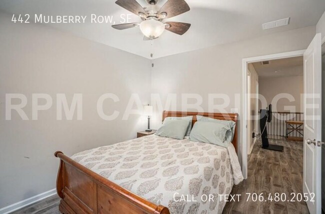 Building Photo - Luxury Townhome for Rent in the Gated Comm...