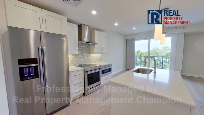Building Photo - Luxury Condo with Water Views in Heart of Wilmington