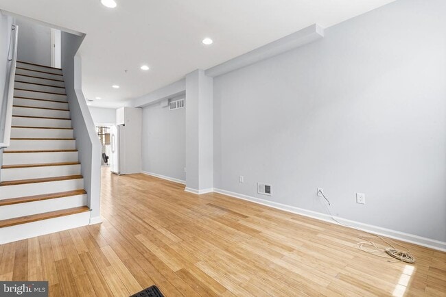 Building Photo - 2139 Latona St