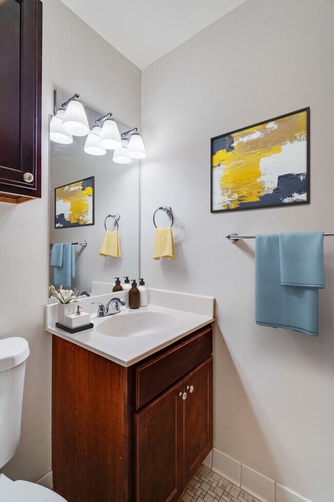 Building Photo - Aldrich Ave Apartments