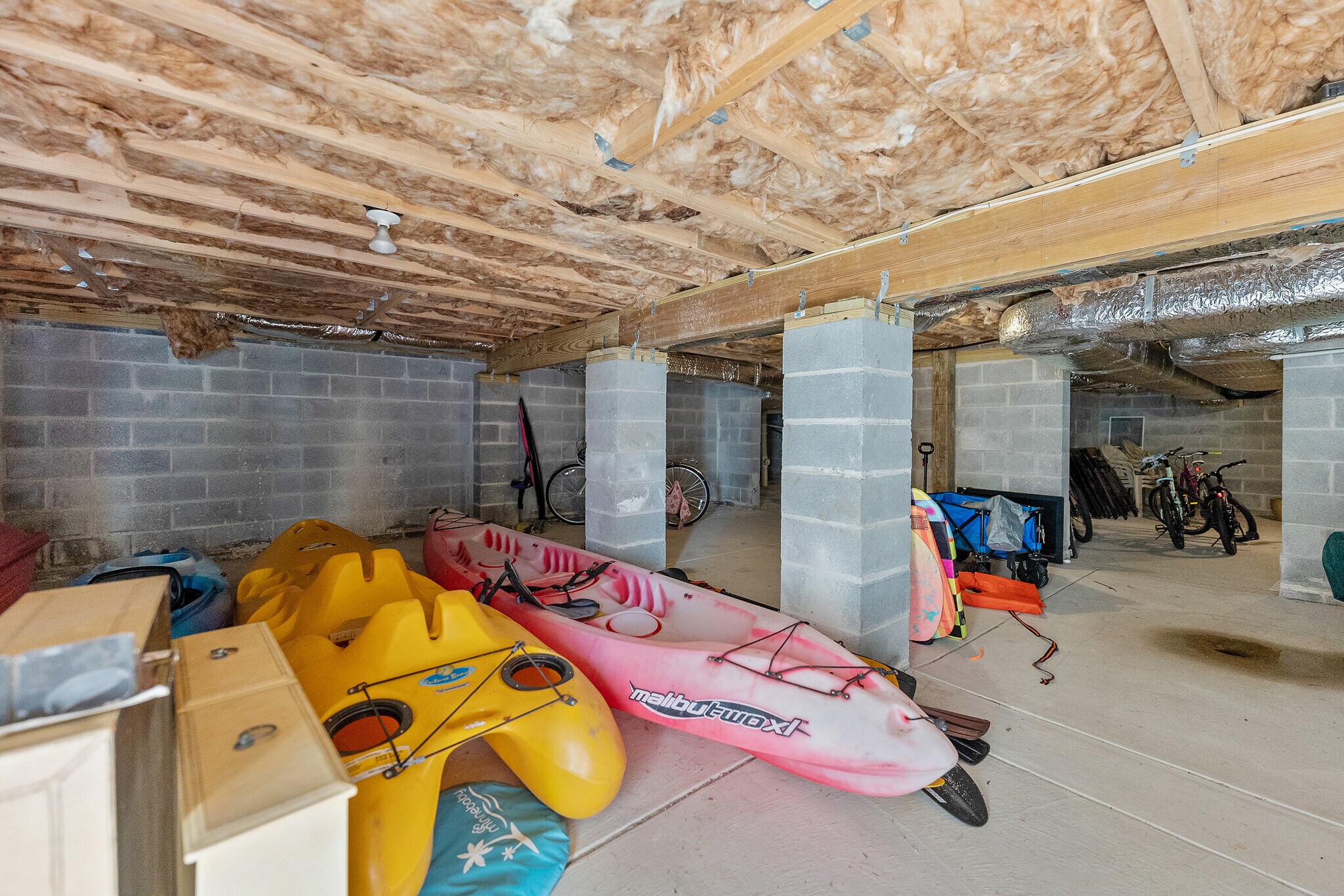 Building Photo - 7600 Bayshore Dr