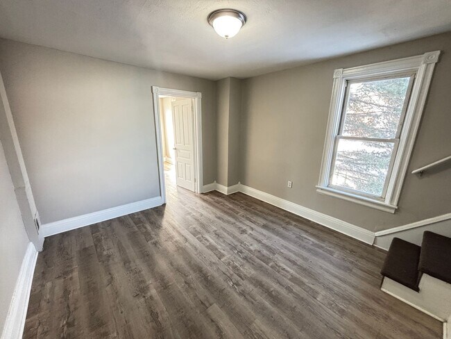 Building Photo - charming semi-detached Allentown home