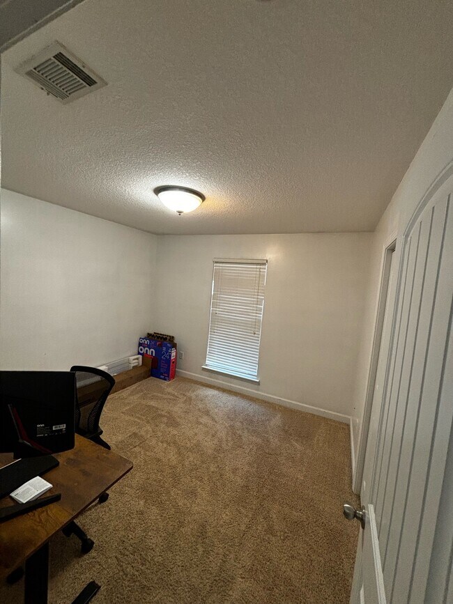 Building Photo - 221 Guyett Ave