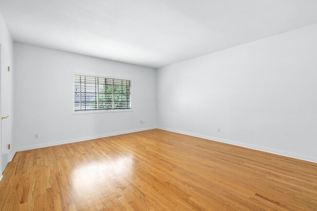 Building Photo - 2450 E Del Mar Blvd