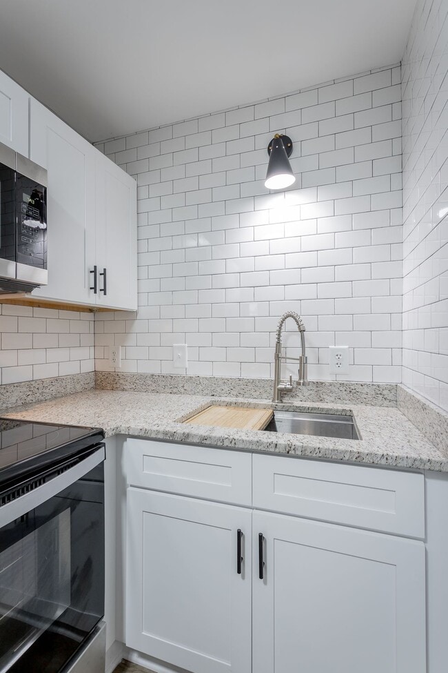 Building Photo - Move in by January 15 and receive $500 off your move-in costs. Limited-time offer—schedule your t...