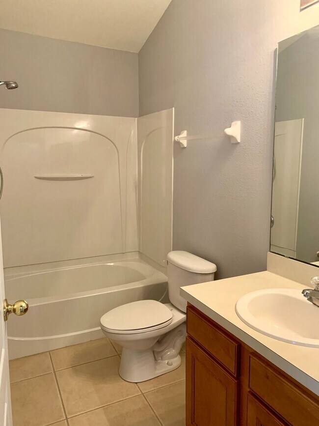 Building Photo - Spacious 2 Bedroom, 2 Bathroom Condo in Harmony