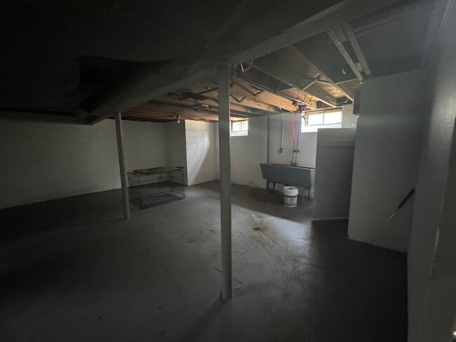 Building Photo - Lovely renovated 3 bedroom house
