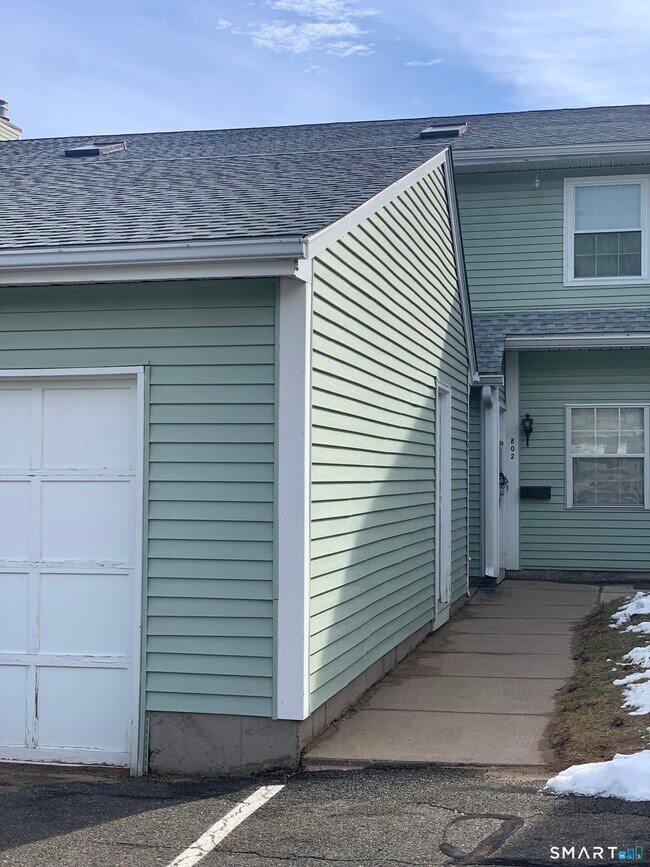 Building Photo - 509 Spring Meadow Rd